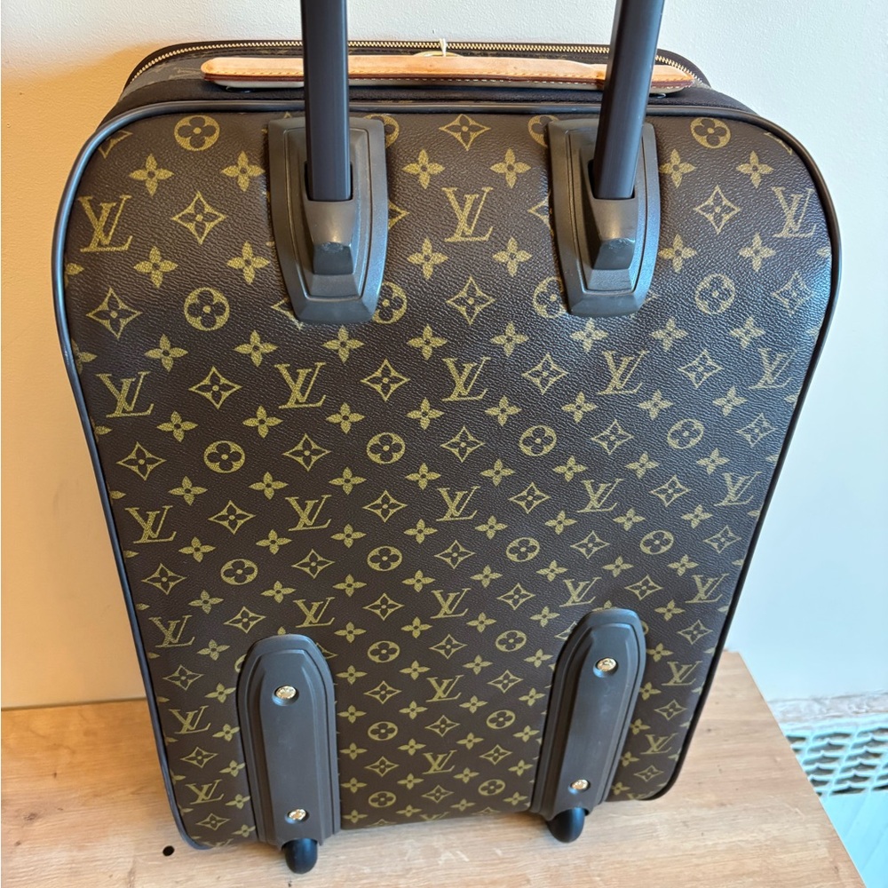 Authentic Louis Vuitton Pegase 55 monogram carry on suitcase - Picture 5 of 7